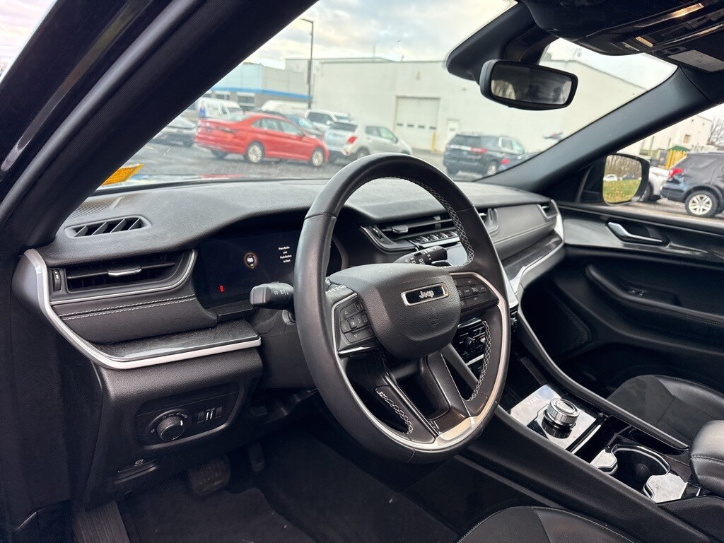 Used 2023 Jeep Grand Cherokee L Laredo SUV