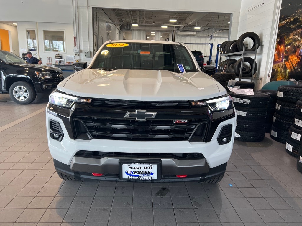 Used 2024 Chevrolet Colorado Z71 with VIN 1GCPTDEKXR1183888 for sale in Bowmansville, NY