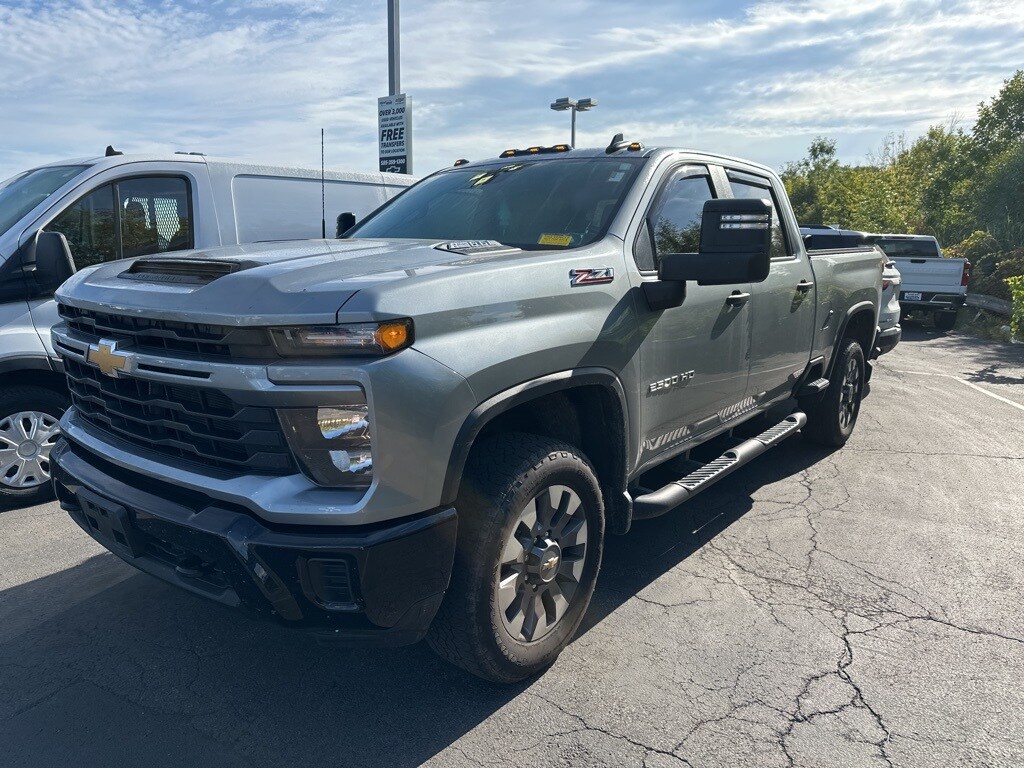 2024 Chevrolet Silverado 2500HD Custom photo 4