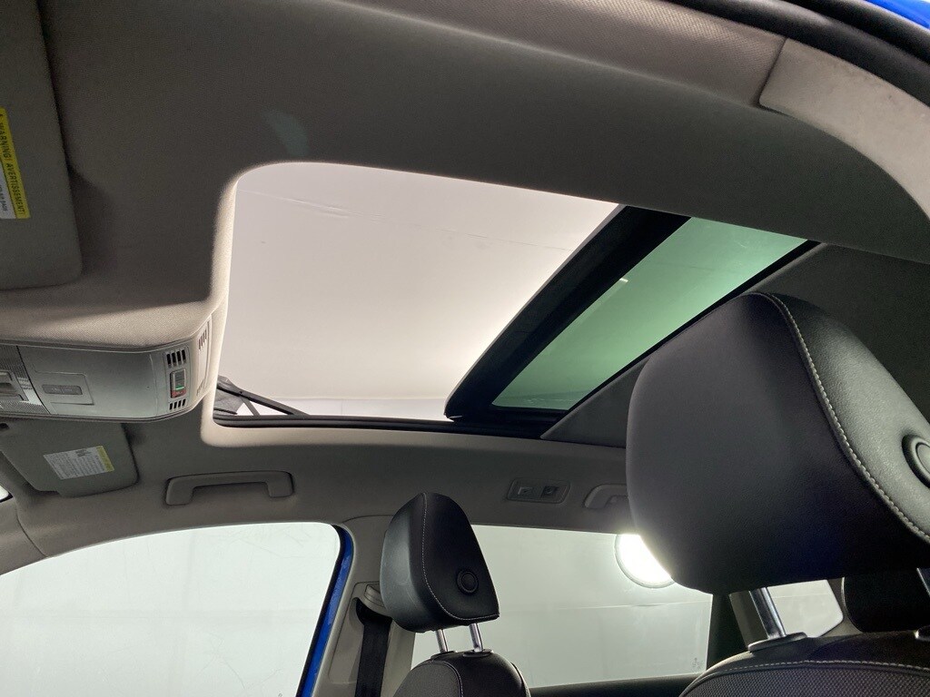 2023 Volkswagen Taos SE photo 2