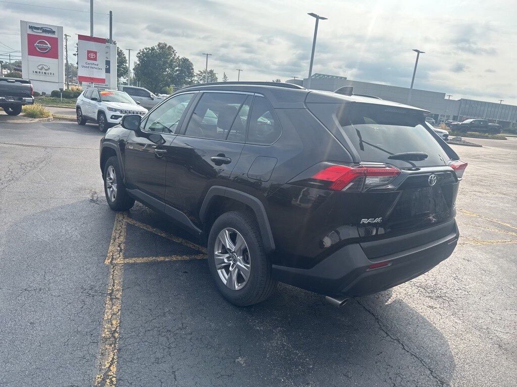 2022 Toyota RAV4 XLE photo 4