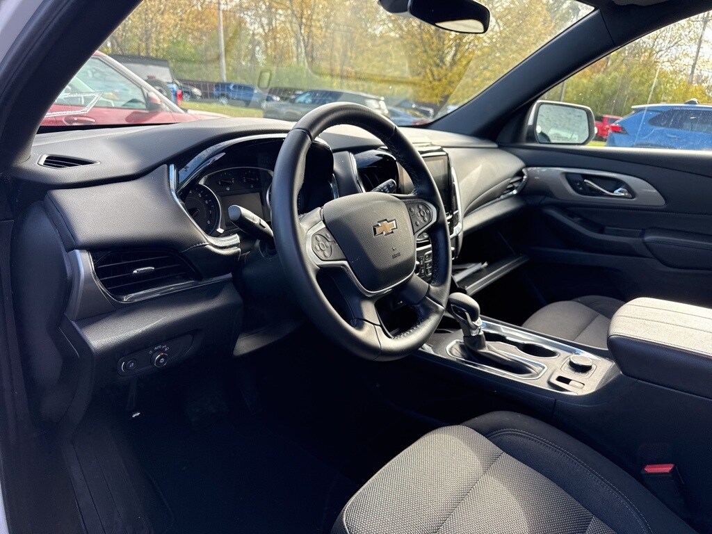 Used 2023 Chevrolet Traverse LT Cloth w/1LT SUV