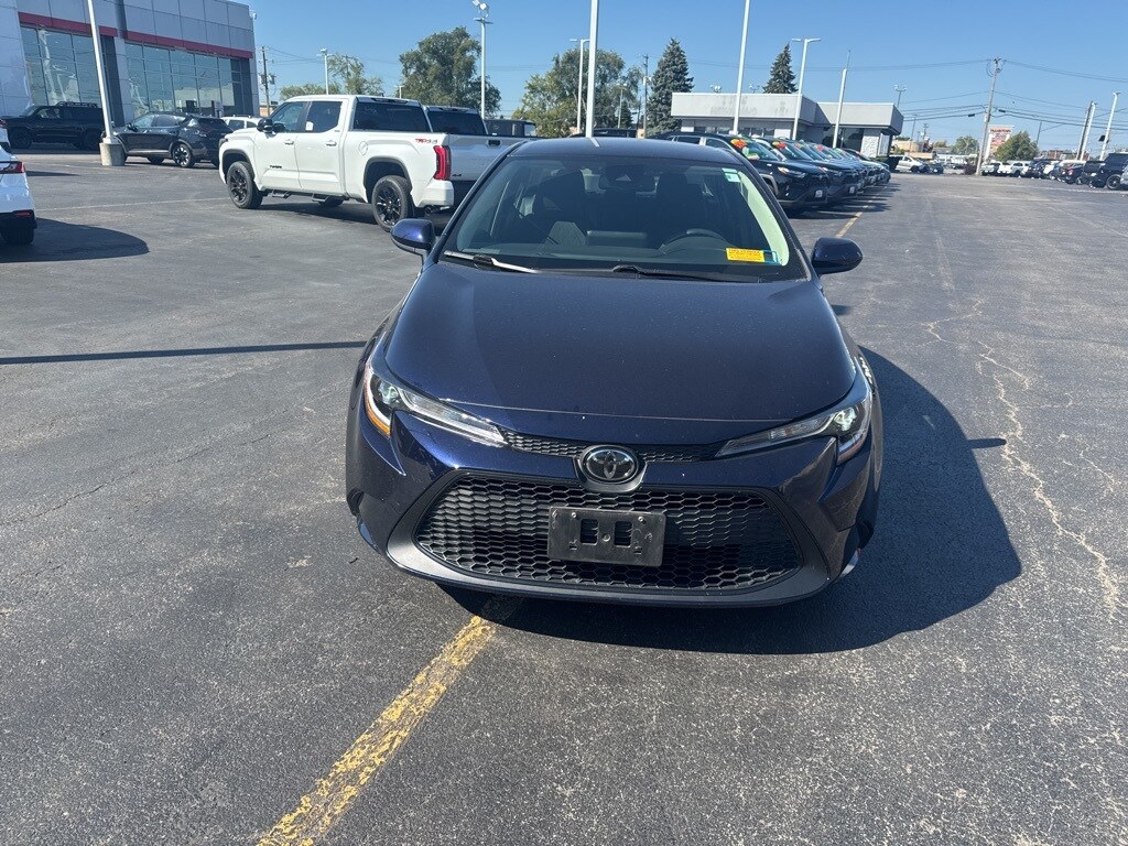 2022 Toyota Corolla LE photo 2