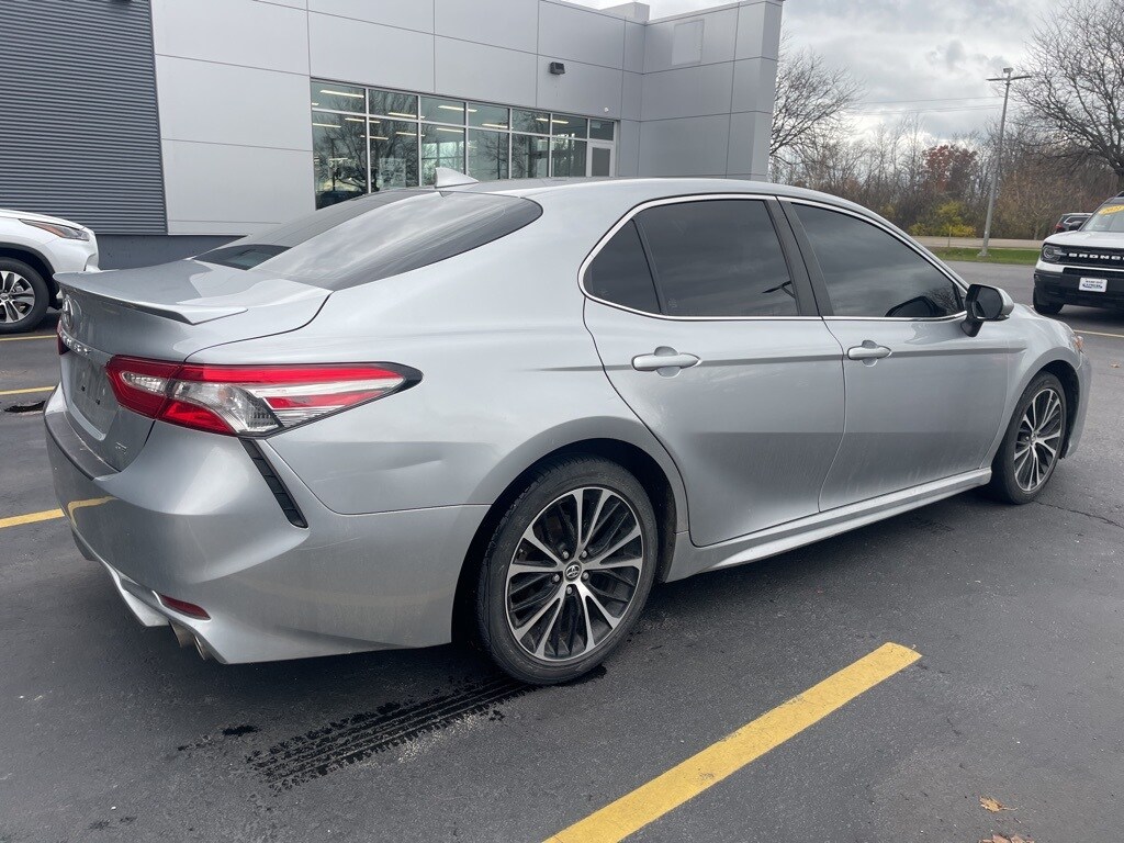 Used 2019 Toyota Camry SE Sedan