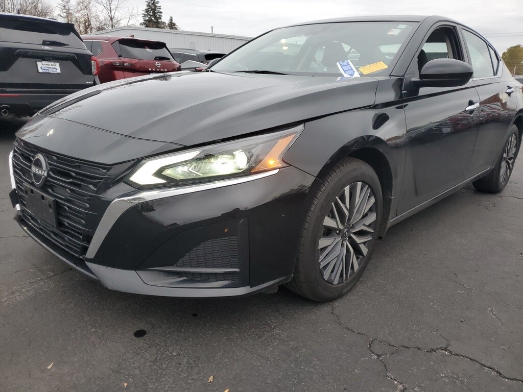 Used 2023 Nissan Altima 2.5 SV Sedan