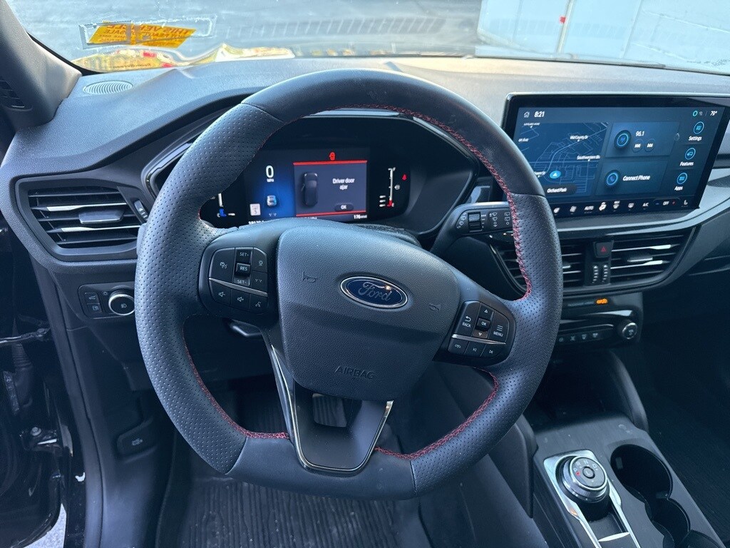 2024 Ford Escape ST-Line Select photo 2