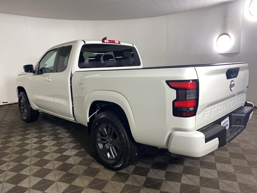 2025 Nissan Frontier SV photo 3