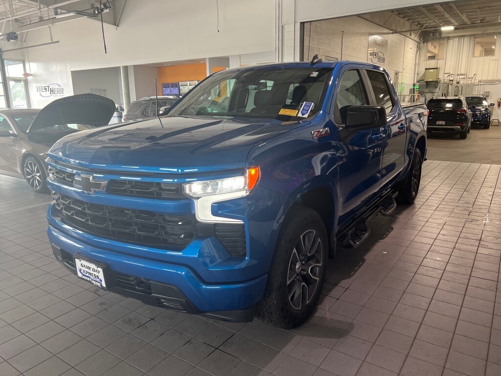 2023 Chevrolet Silverado 1500 RST photo 3