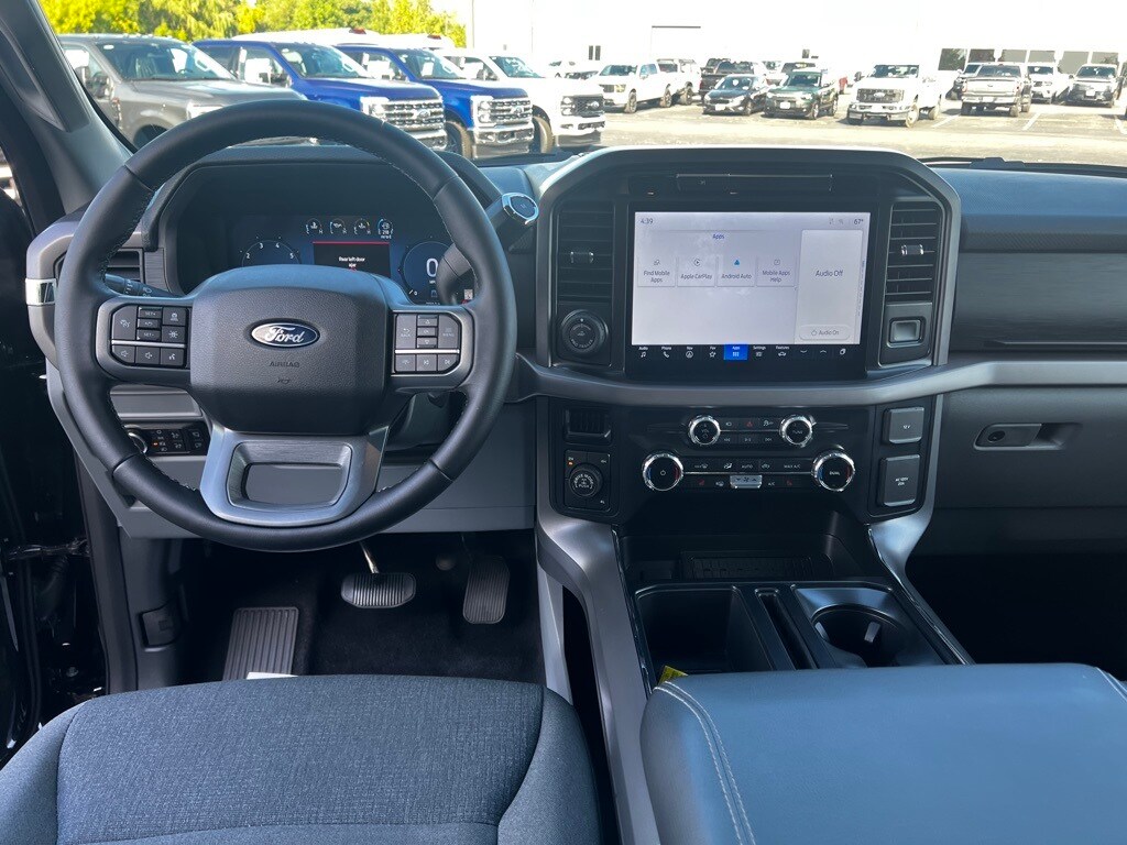 2025 Ford F-150 XLT photo 2