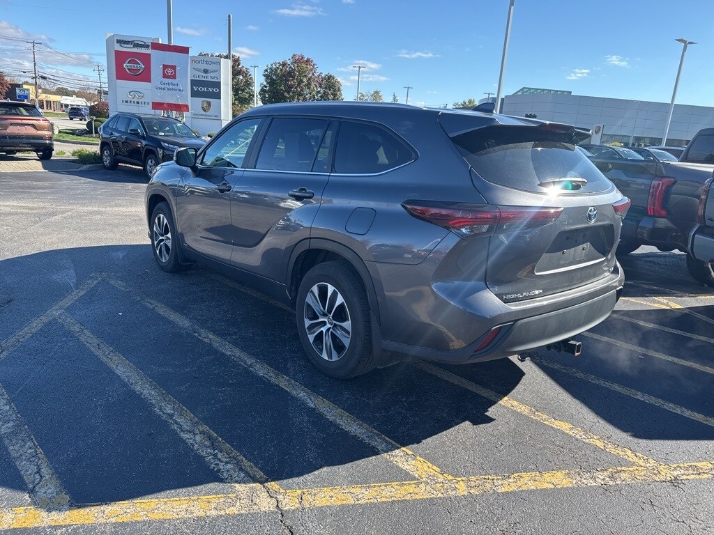 2024 Toyota Highlander Hybrid XLE photo 3