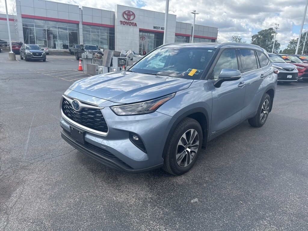 2022 Toyota Highlander Hybrid XLE photo 3