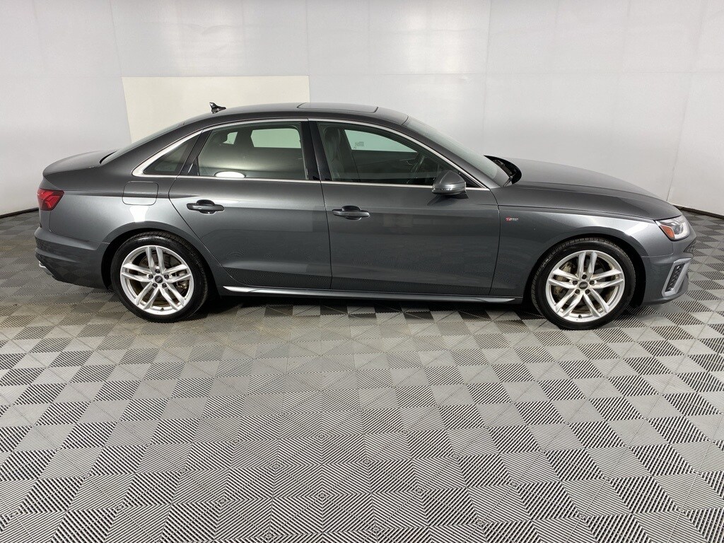 2023 Audi A4 S line Quattro Premium Plus photo 3