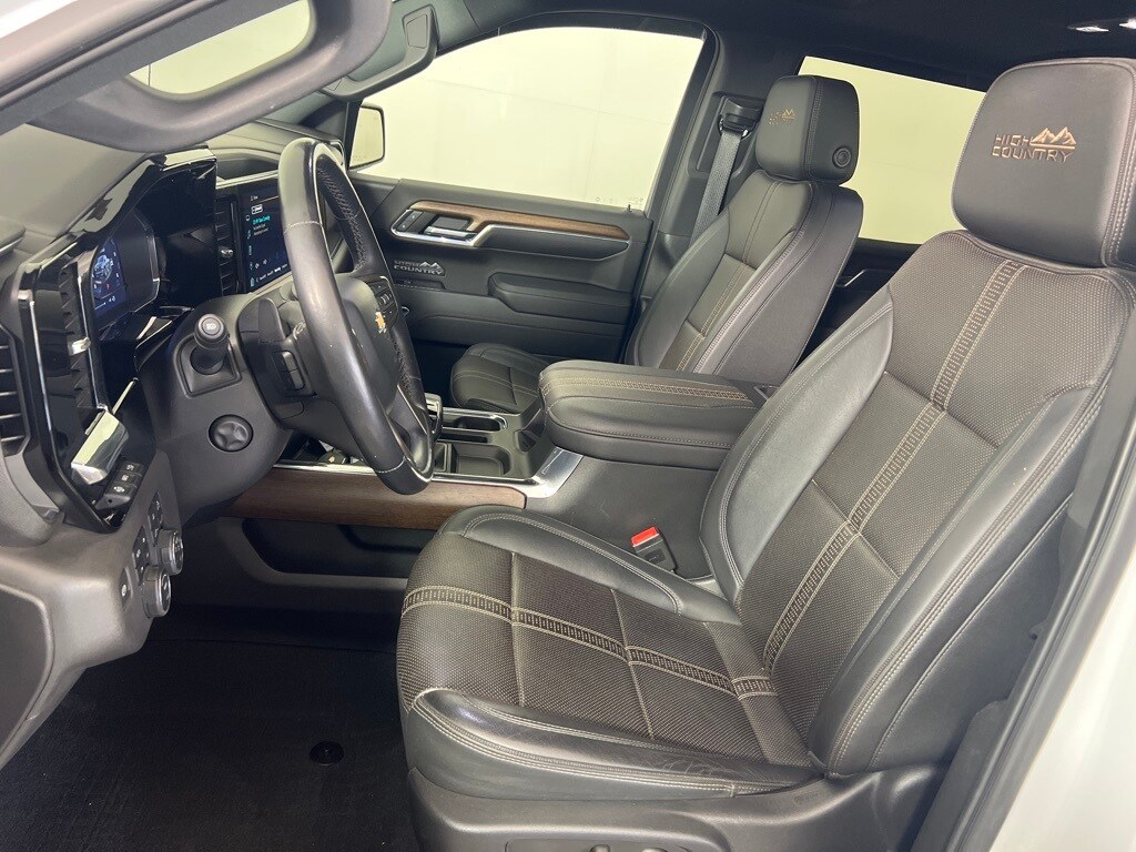 2023 Chevrolet Silverado 1500 High Country photo 3