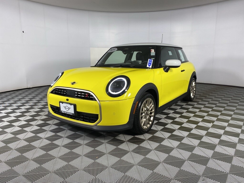 2025 Mini Cooper S Hardtop 2 Door Iconic photo 4