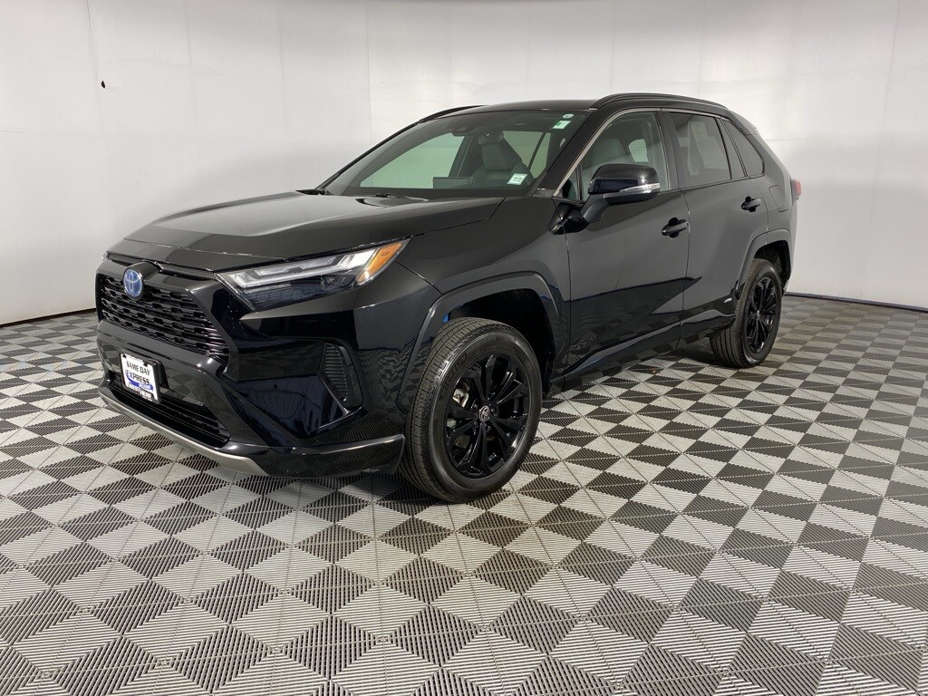 2024 Toyota RAV4 Hybrid SE photo 3
