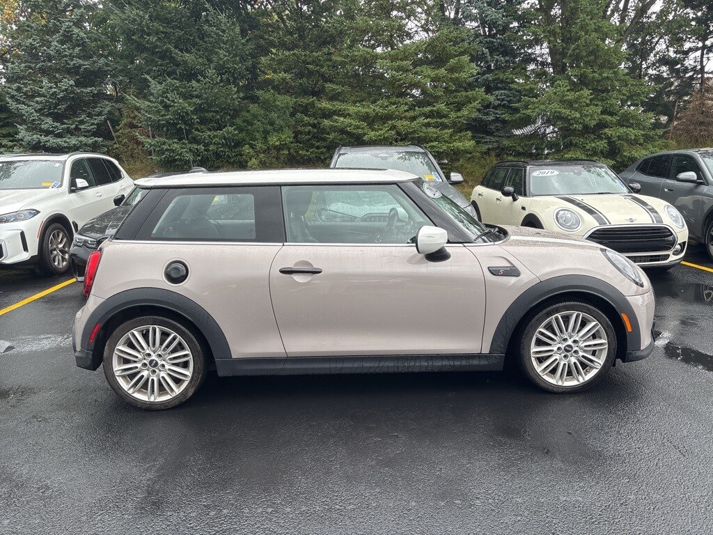 2023 Mini Cooper 2 Door Hardtop photo 3