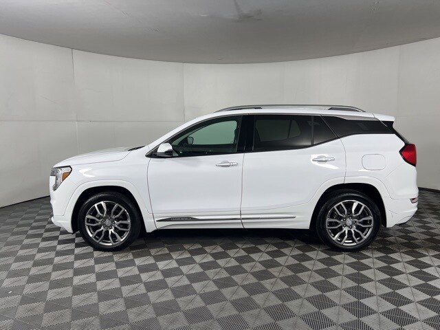 2024 Gmc Terrain Denali photo 2