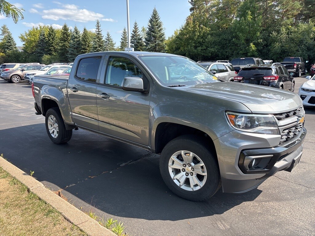 2022 Chevrolet Colorado LT photo 2