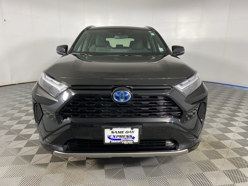 2024 Toyota RAV4 Hybrid SE photo 2