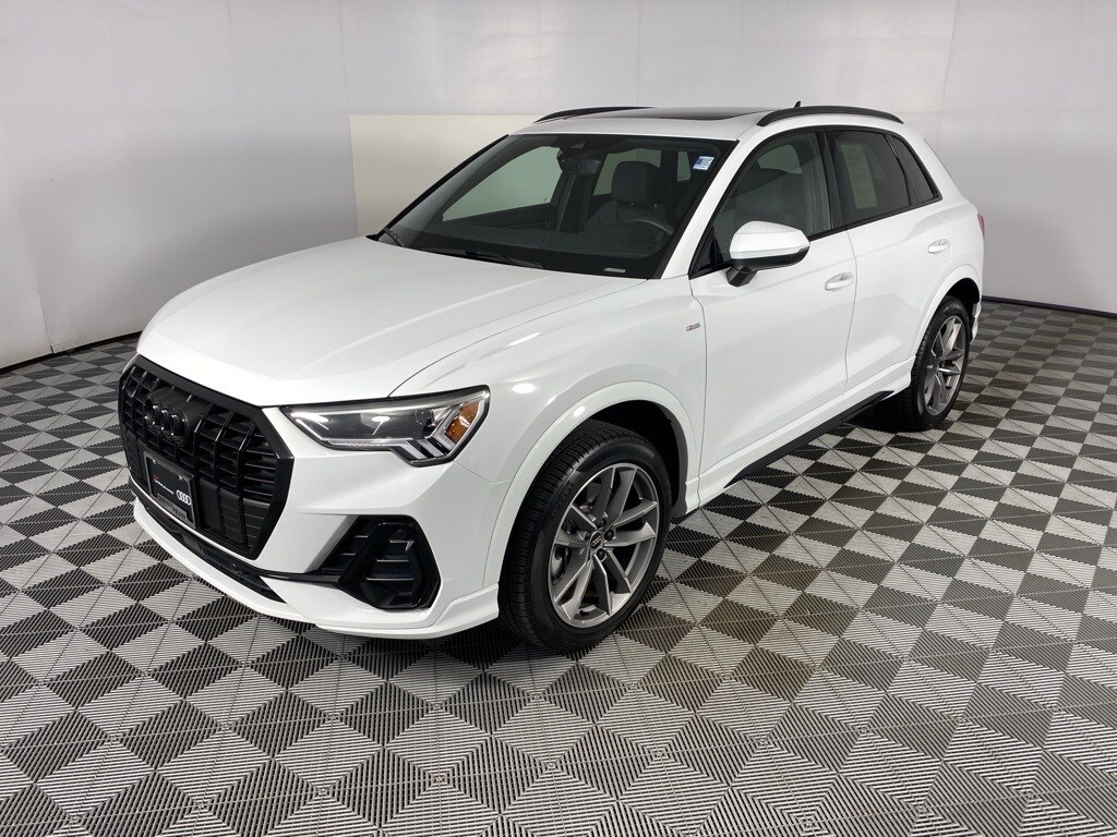 2025 Audi Q3 45 TFSI S line Premium photo 2