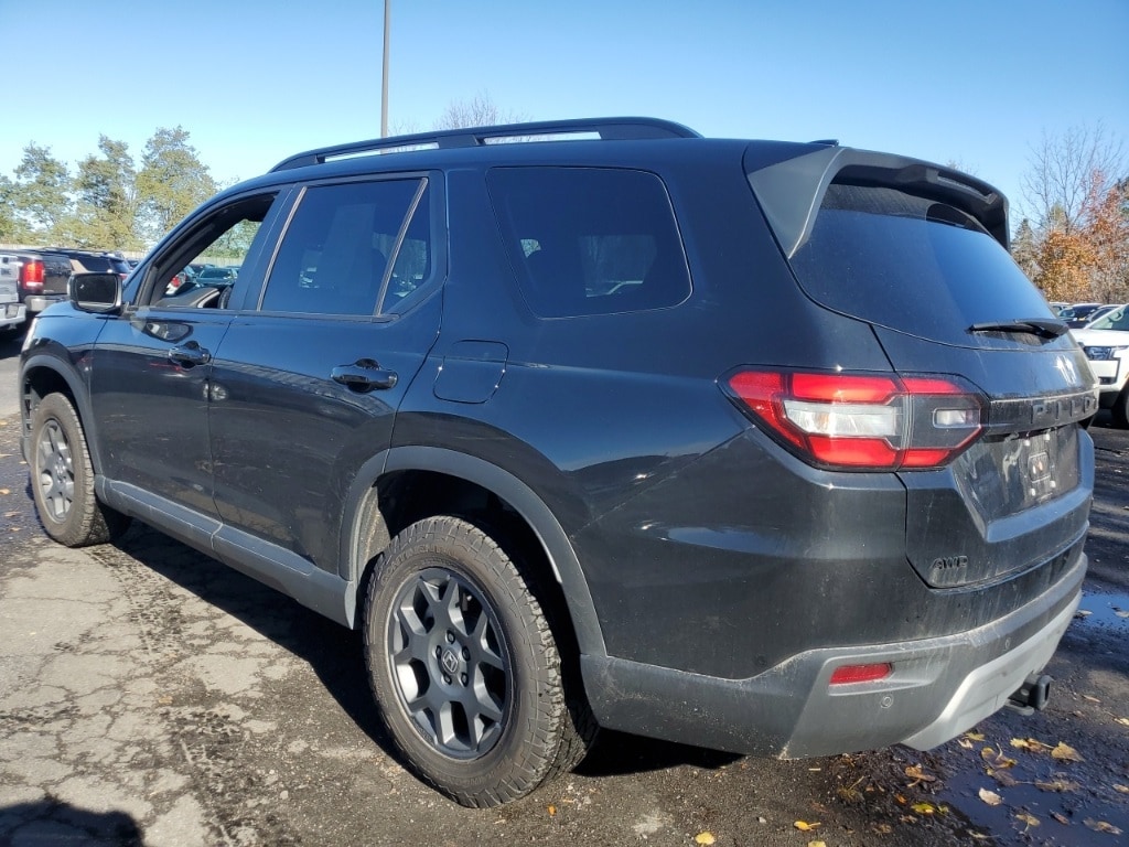 Used 2025 Honda Pilot TrailSport SUV