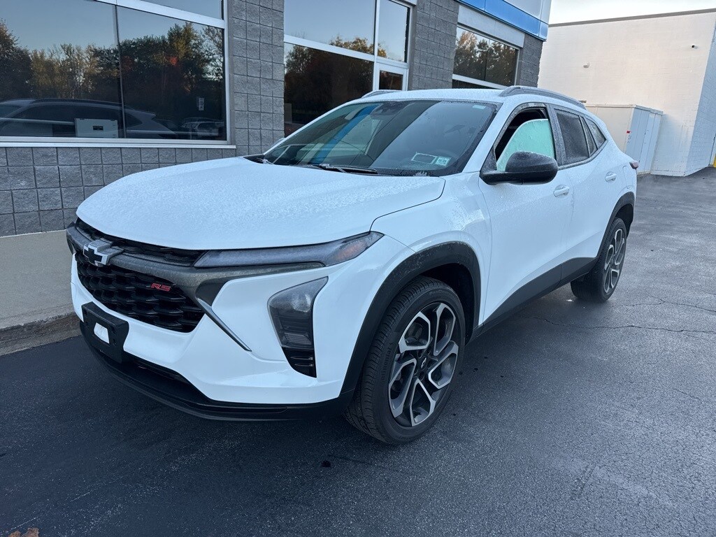 Used 2025 Chevrolet Trax 2RS SUV