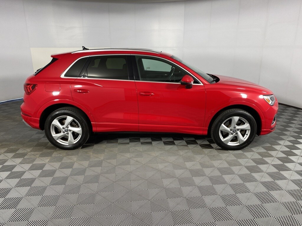 2020 Audi Q3 45 TFSI Premium photo 4