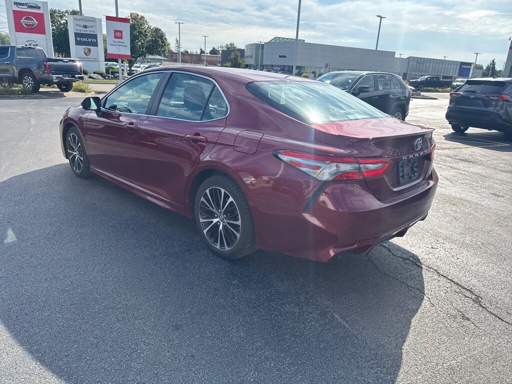 2018 Toyota Camry SE photo 4
