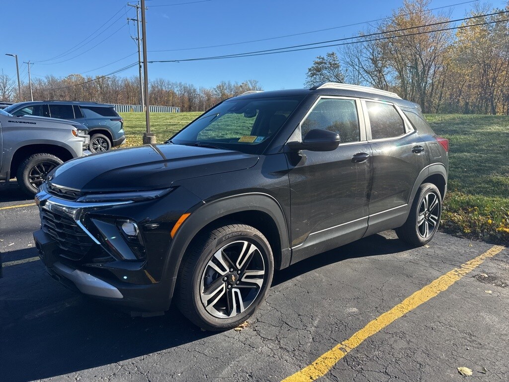 2025 Chevrolet Trailblazer LT photo 3