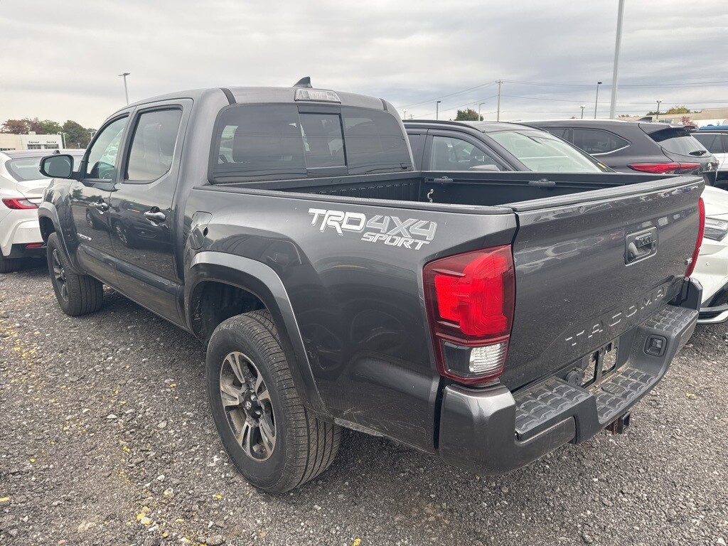 2018 Toyota Tacoma TRD Sport V6 photo 3
