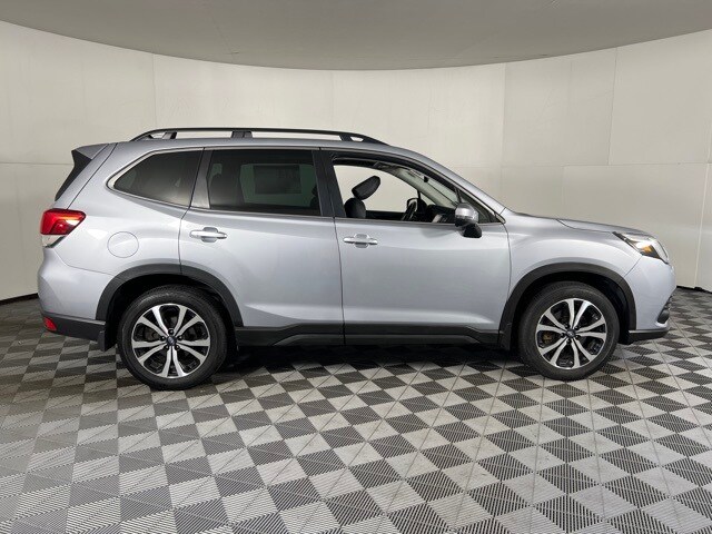 2023 Subaru Forester Limited photo 3