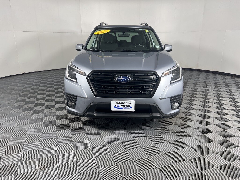 2022 Subaru Forester Premium photo 2