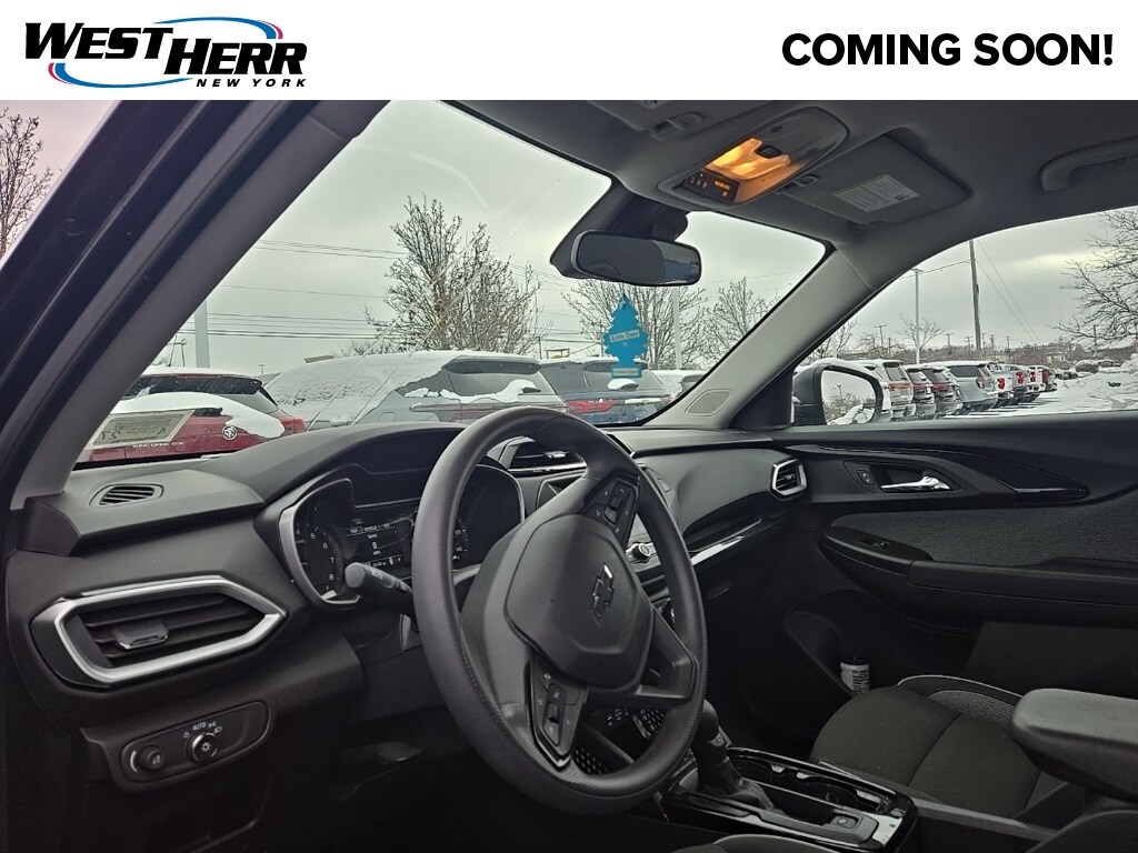 2023 Chevrolet Trailblazer LS photo 2