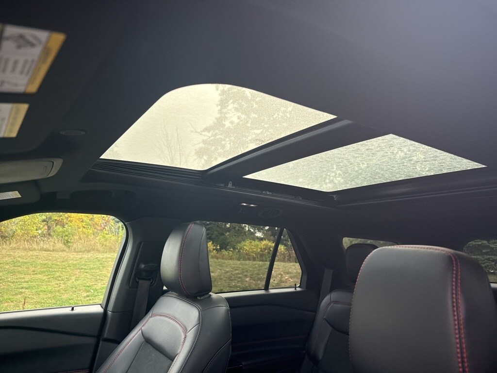 2022 Ford Explorer ST-Line photo 3