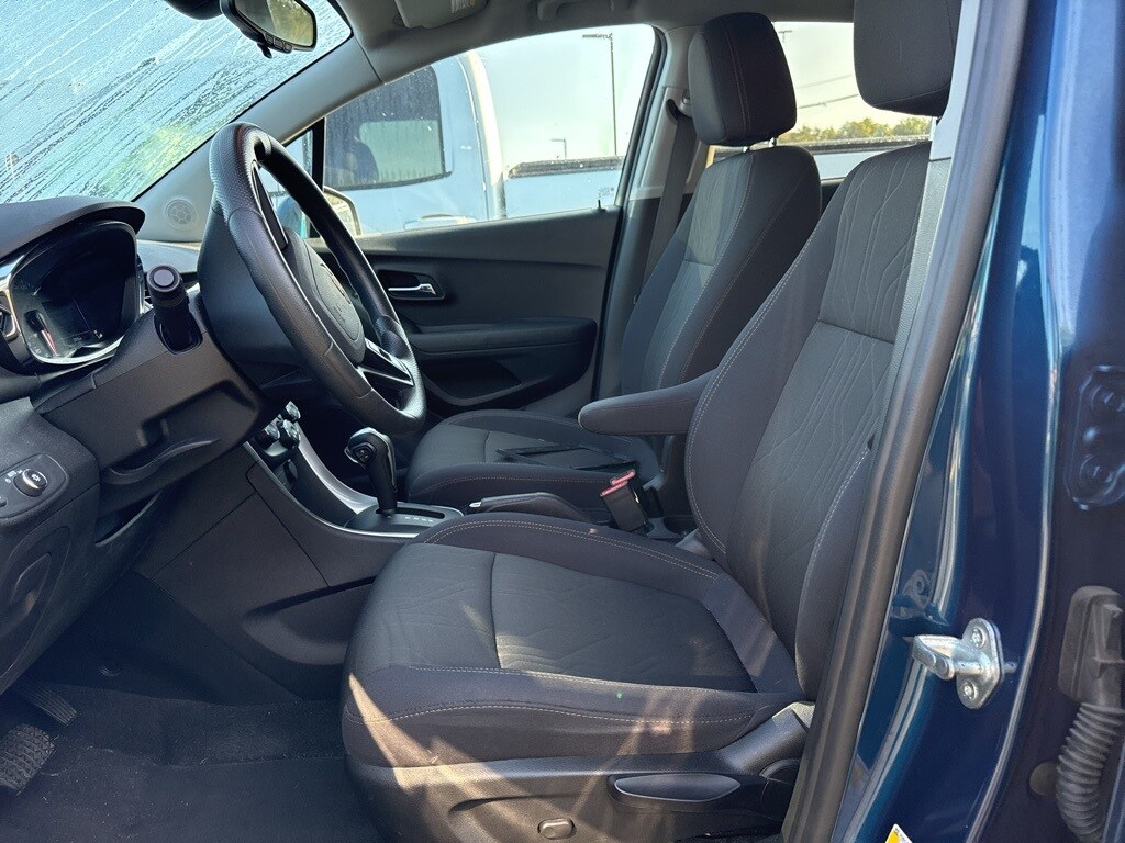 2019 Chevrolet Trax LT photo 2