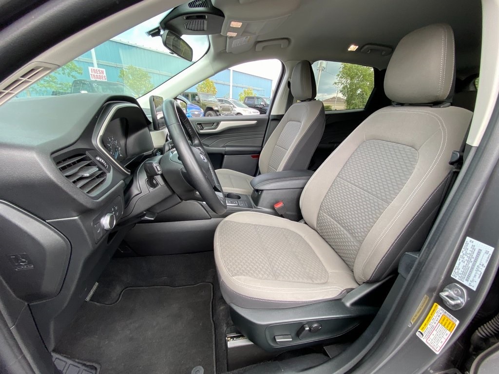 Used 2022 Ford Escape SE with VIN 1FMCU9G6XNUA58533 for sale in Bowmansville, NY