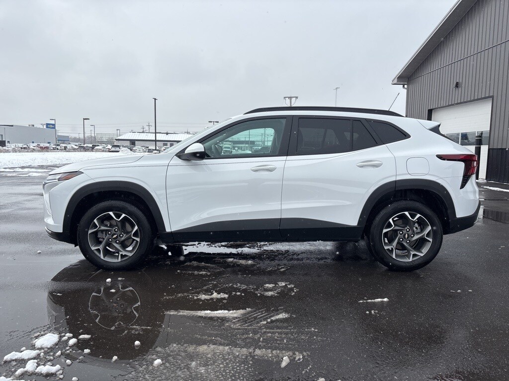 Used 2025 Chevrolet Trax LT SUV