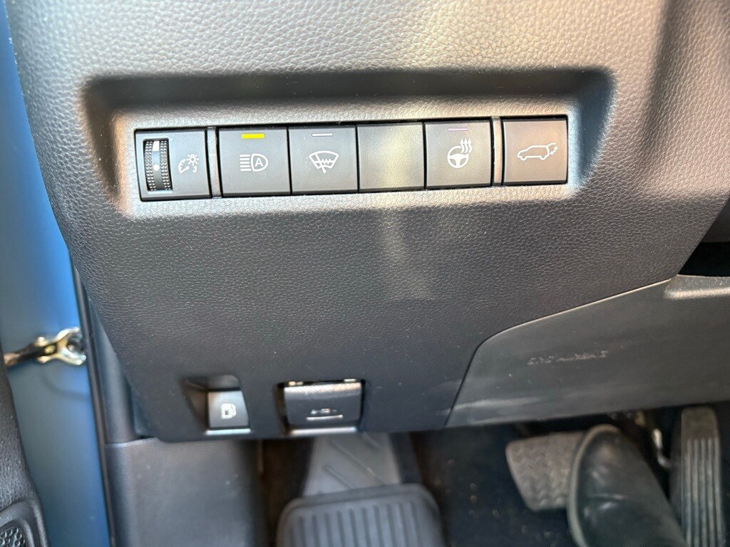 2022 Toyota RAV4 Hybrid SE photo 4