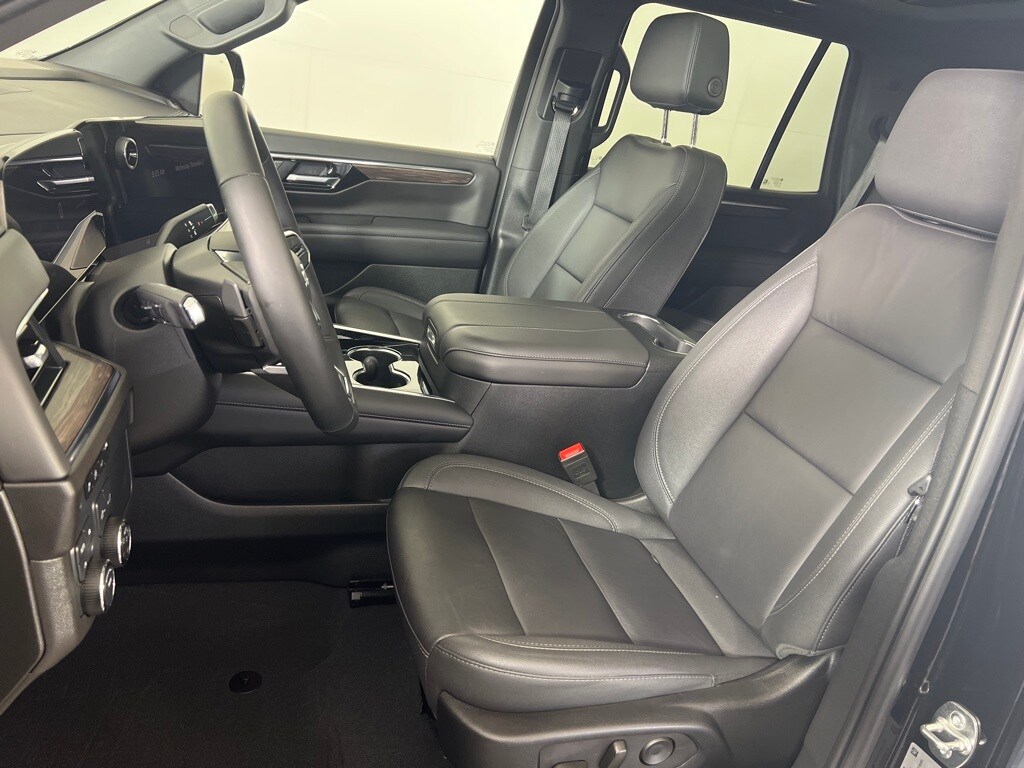 2025 Chevrolet Tahoe Z71 photo 2