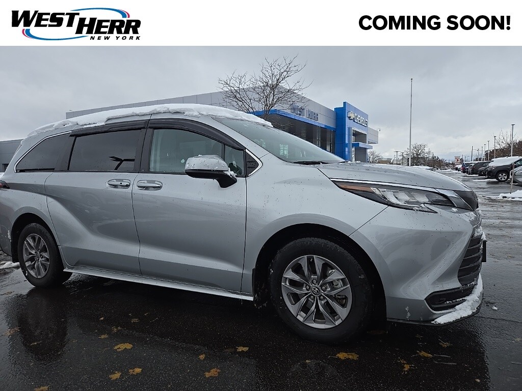 Used 2023 Toyota Sienna LE 8 Passenger Van Passenger Van