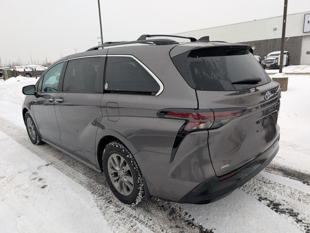 Used 2023 Toyota Sienna XLE 7 Passenger Van Passenger Van