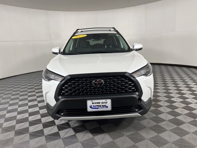 2022 Toyota Corolla Cross LE photo 2