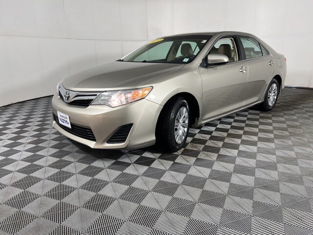 2014 Toyota Camry SE photo 3