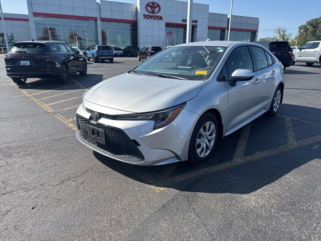 2022 Toyota Corolla LE photo 3