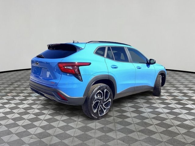 2024 Chevrolet Trax photo 2