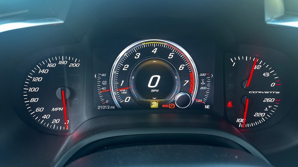 2016 Chevrolet Corvette Stingray 1LT photo 2