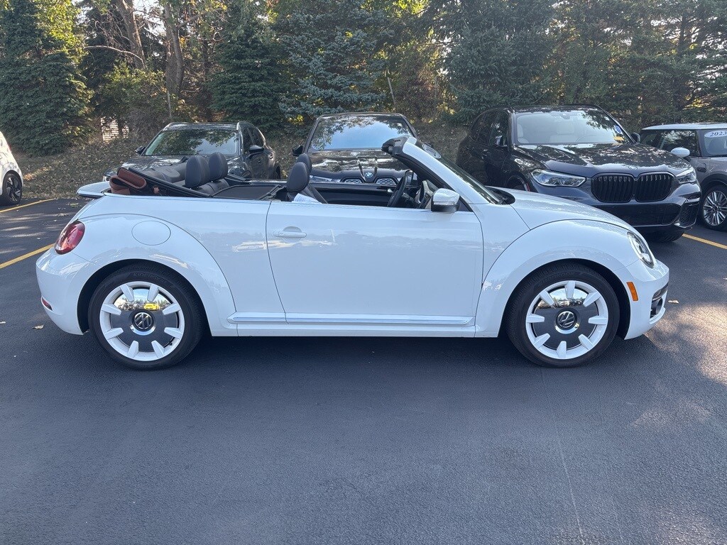 2019 Volkswagen Beetle Final Edition SEL Convertible photo 4