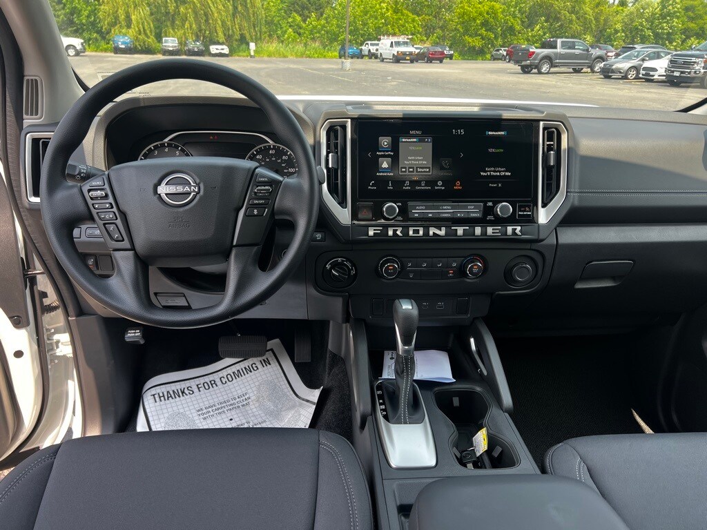 2025 Nissan Frontier SV photo 2