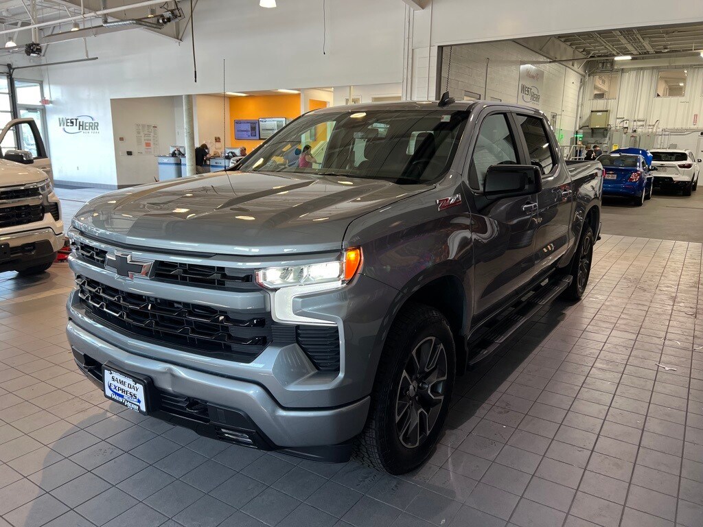 2025 Chevrolet Silverado 1500 RST photo 3