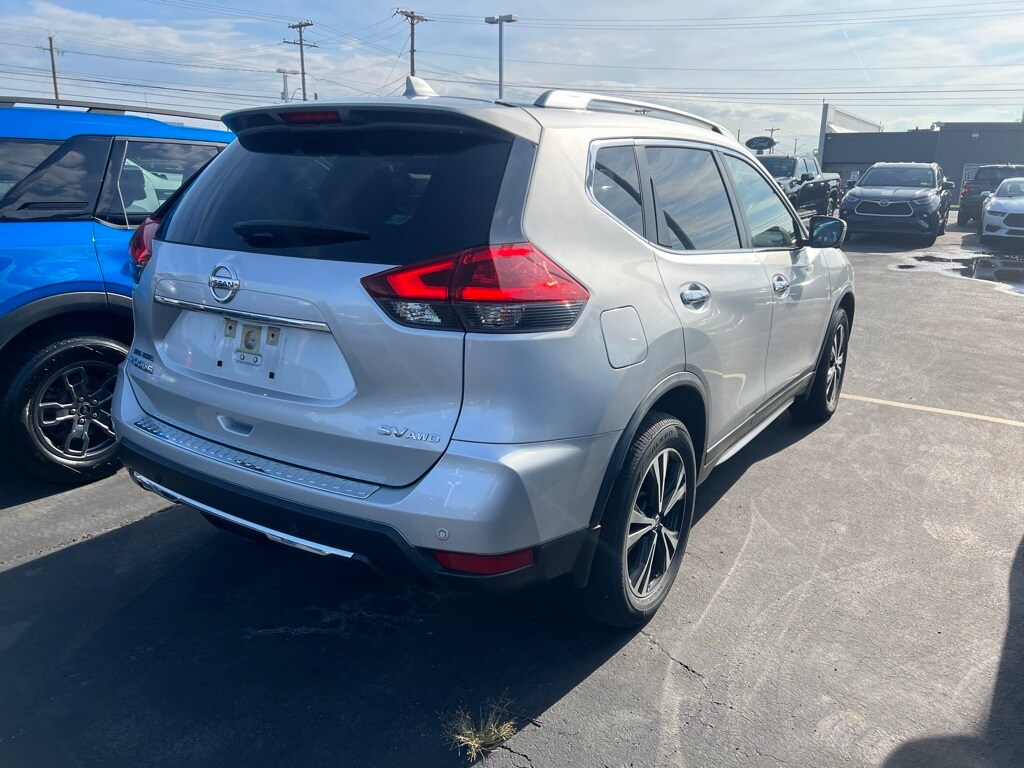 2019 Nissan Rogue SV photo 2